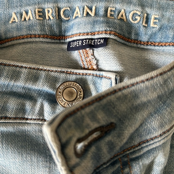 American Eagle Light Wash Distressed Denim - Picture 5 of 7